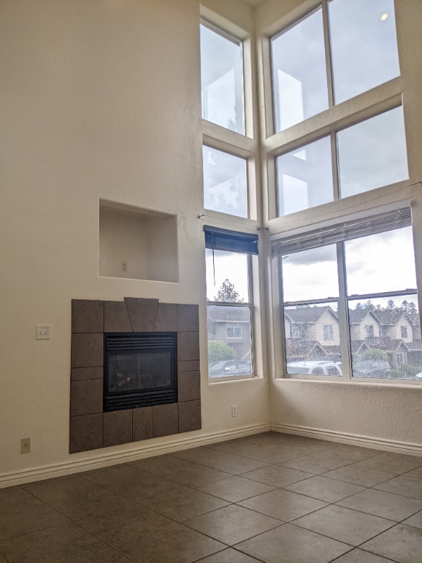 Building Photo - 1477 E Russ Way