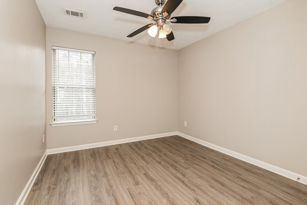 Building Photo - 425 Village Bluff Dr