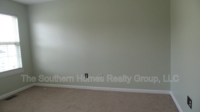 Building Photo - 264 Fyke Dr