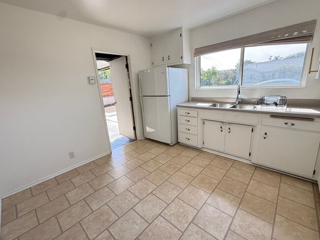 Building Photo - 1741 Lahoud Dr