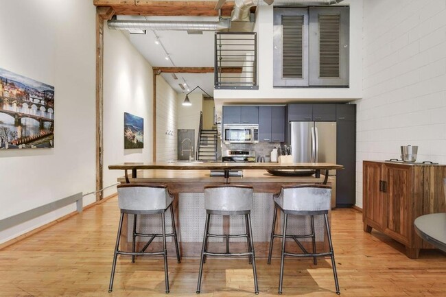 Building Photo - 801 N Washington Ave