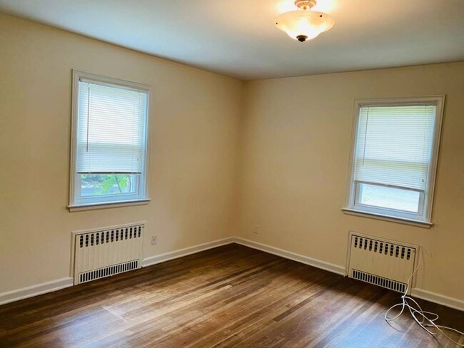 Building Photo - 75 Elm Ave