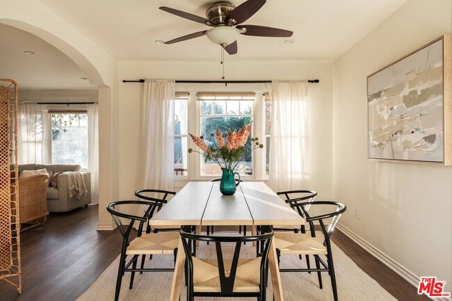 Building Photo - 428 N Alta Vista Blvd