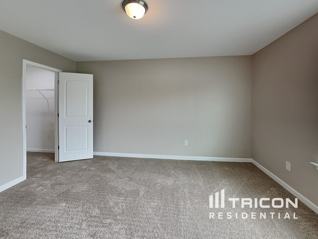 Building Photo - 104 Glazed Springs Ct