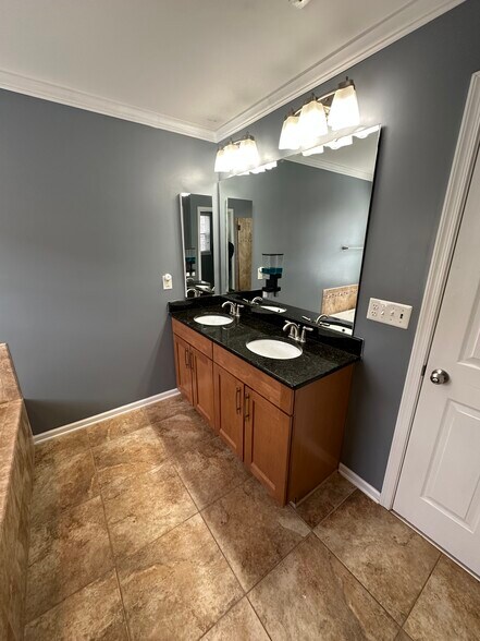 Building Photo - 239 Lincoln St