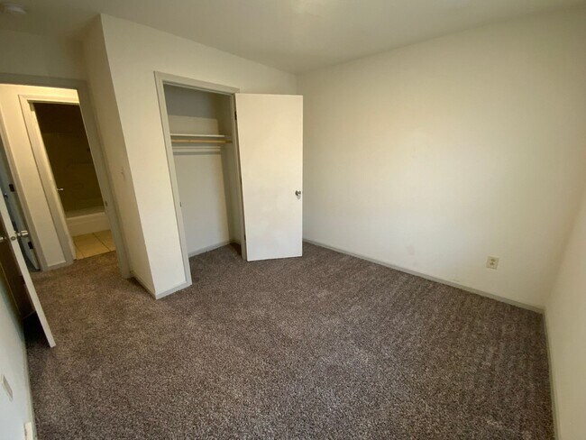Building Photo - 1630 W Amos Dr