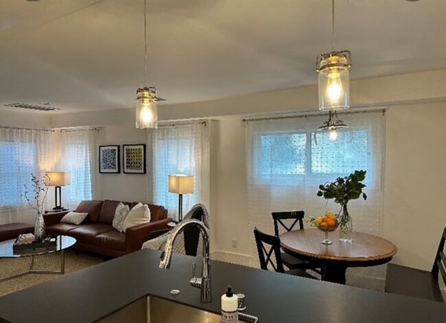 Building Photo - Bernal Heights: Fully Renovated Bi-Level F...