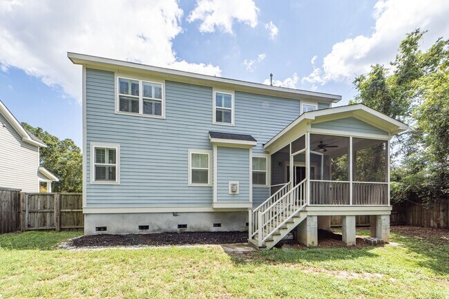 Building Photo - 4 Bedroom 3.5 Bath House in Lawton Park - ...