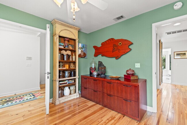 Building Photo - 1224 Deerwood Dr