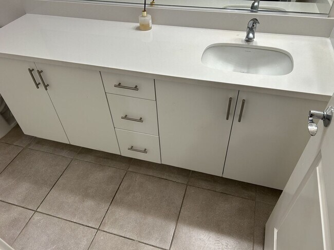 Building Photo - Well-Kept 1 Bedroom, 1 Bath Condo in East Petaluma