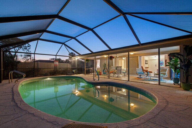 Building Photo - 7423 Dickens Dr