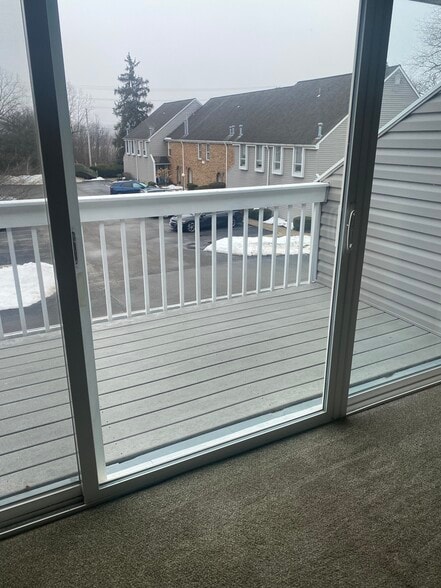 Balcony - 105 E Ticonderoga Dr