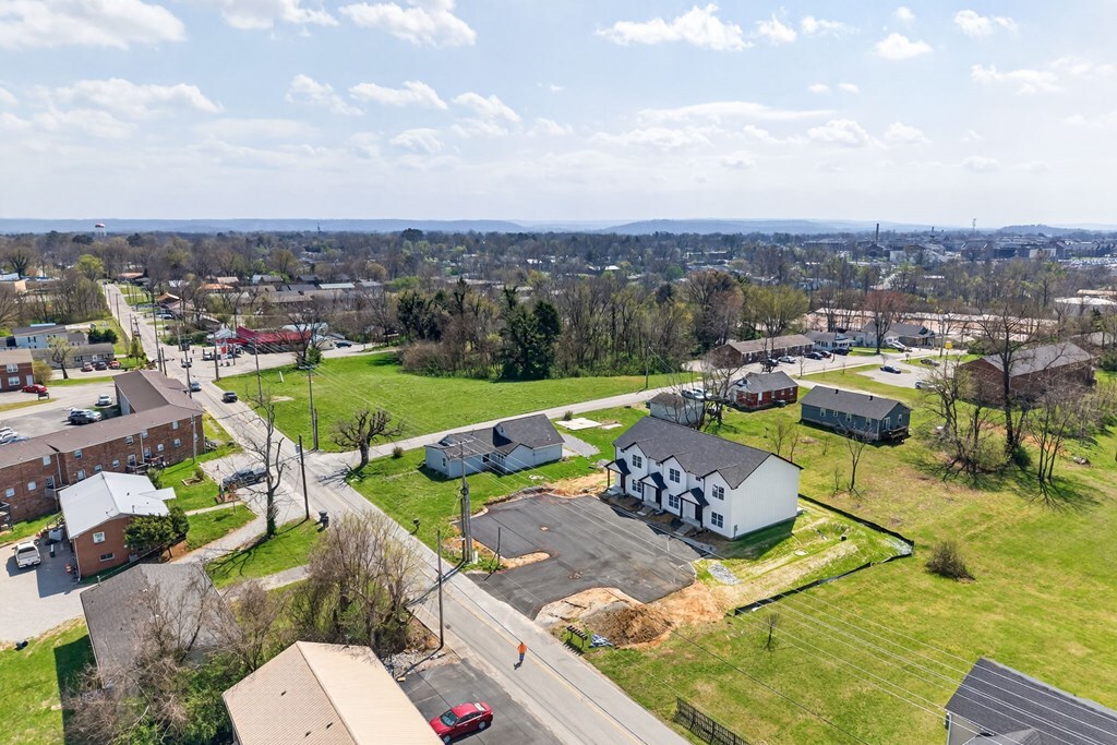Building Photo - 212 W Jere Whitson Rd