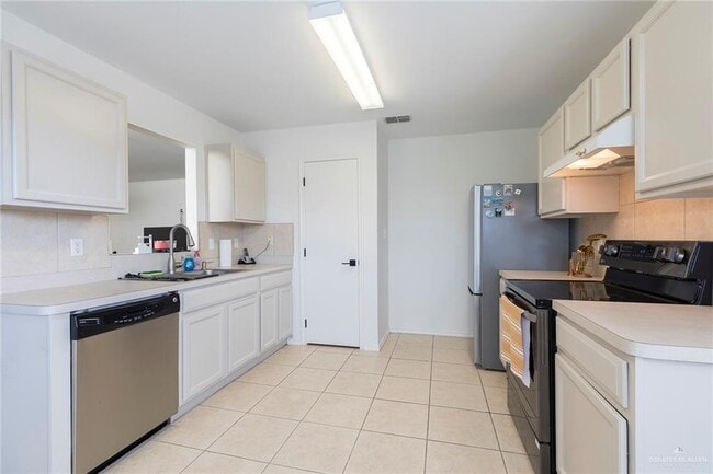Building Photo - 209 W Rodeo Dr