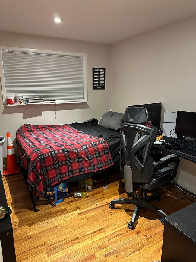 Building Photo - Newly Updated 4-Bedroom House just East of...
