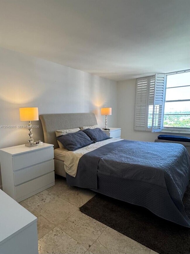 Building Photo - 5161 Collins Ave