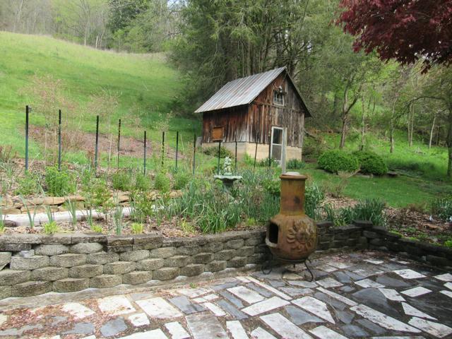 Building Photo - $1,600 - 2 Bed / 1.5 Bath House on Caney Fork with Stunning Landscaped Gardens