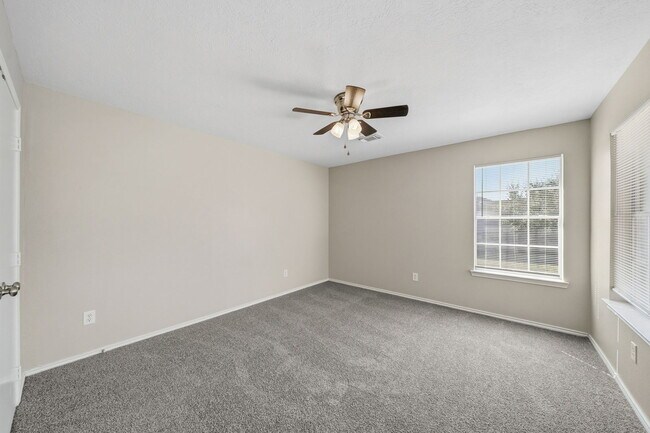 Building Photo - 21619 Knightsbrook Ln