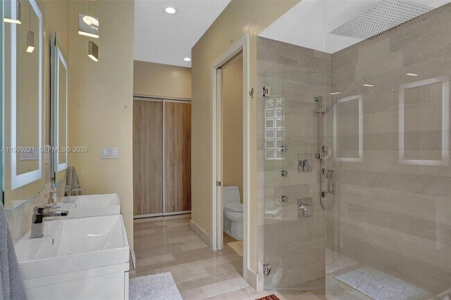 Building Photo - 1529 Shoreline Way