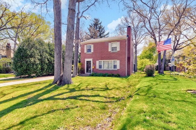 Building Photo - 745 Greenview Pl