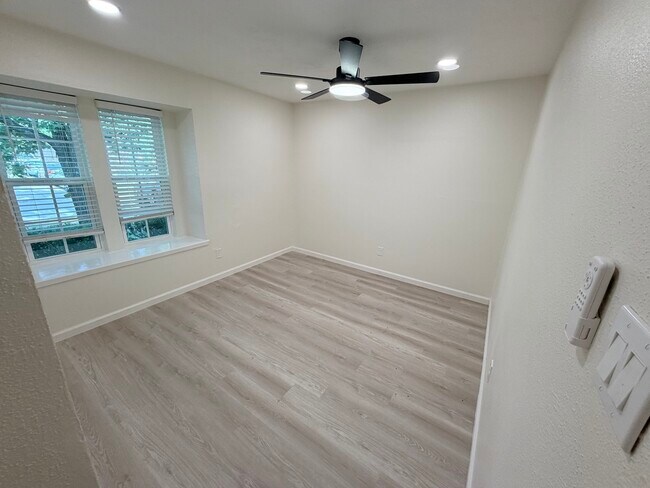 Building Photo - 9506 Wellsworth Dr