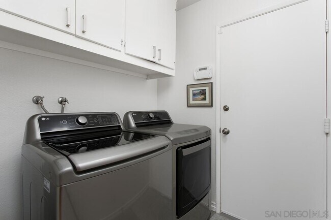 Building Photo - 917 Orchid Way