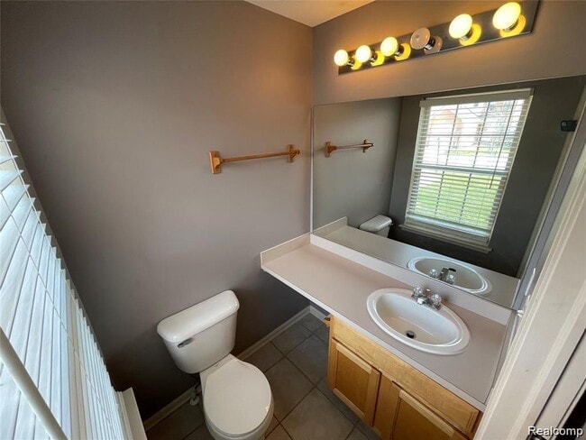 Building Photo - 8767 Hardwood Dr