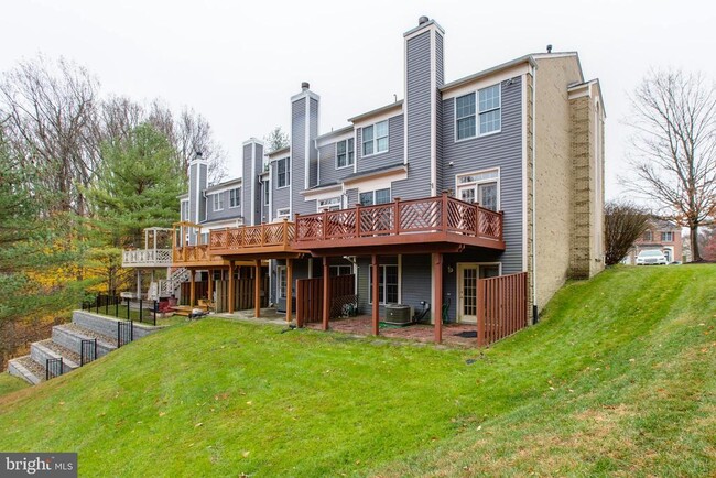 Building Photo - 8627 Trail View Dr
