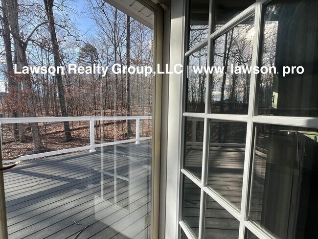 Building Photo - Peaceful Retreat with Outdoor Space-Botetourt County