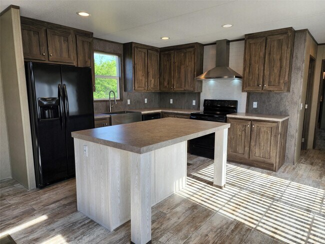 Building Photo - 415 County Rd 3560
