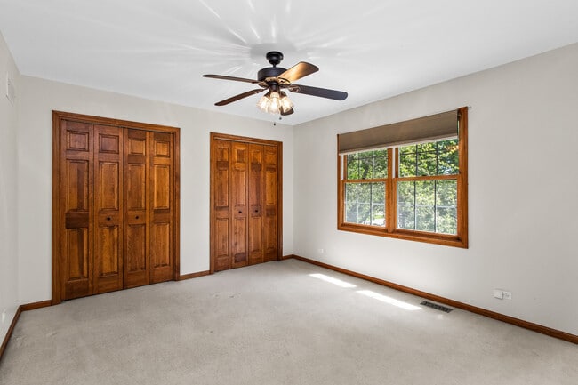 Building Photo - 4N475 S Robert Frost Cir