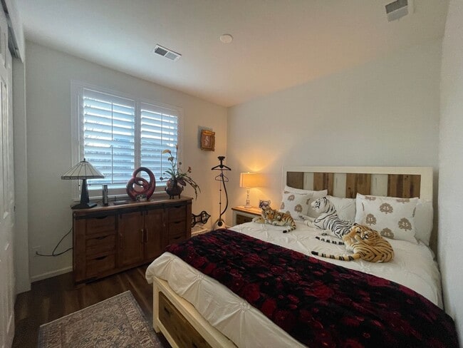 Building Photo - Beautiful Fully Furnished Home