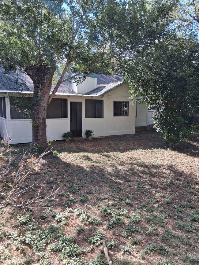 Building Photo - 8904 Linton Dr