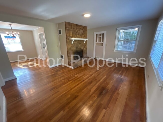 Building Photo - West Columbia Home