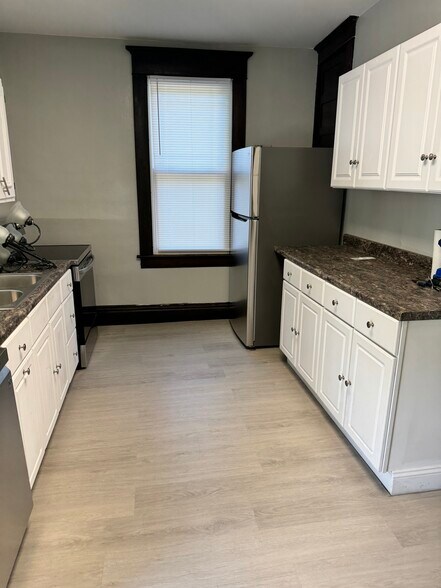 Kitchen - 119 Butternut Ave