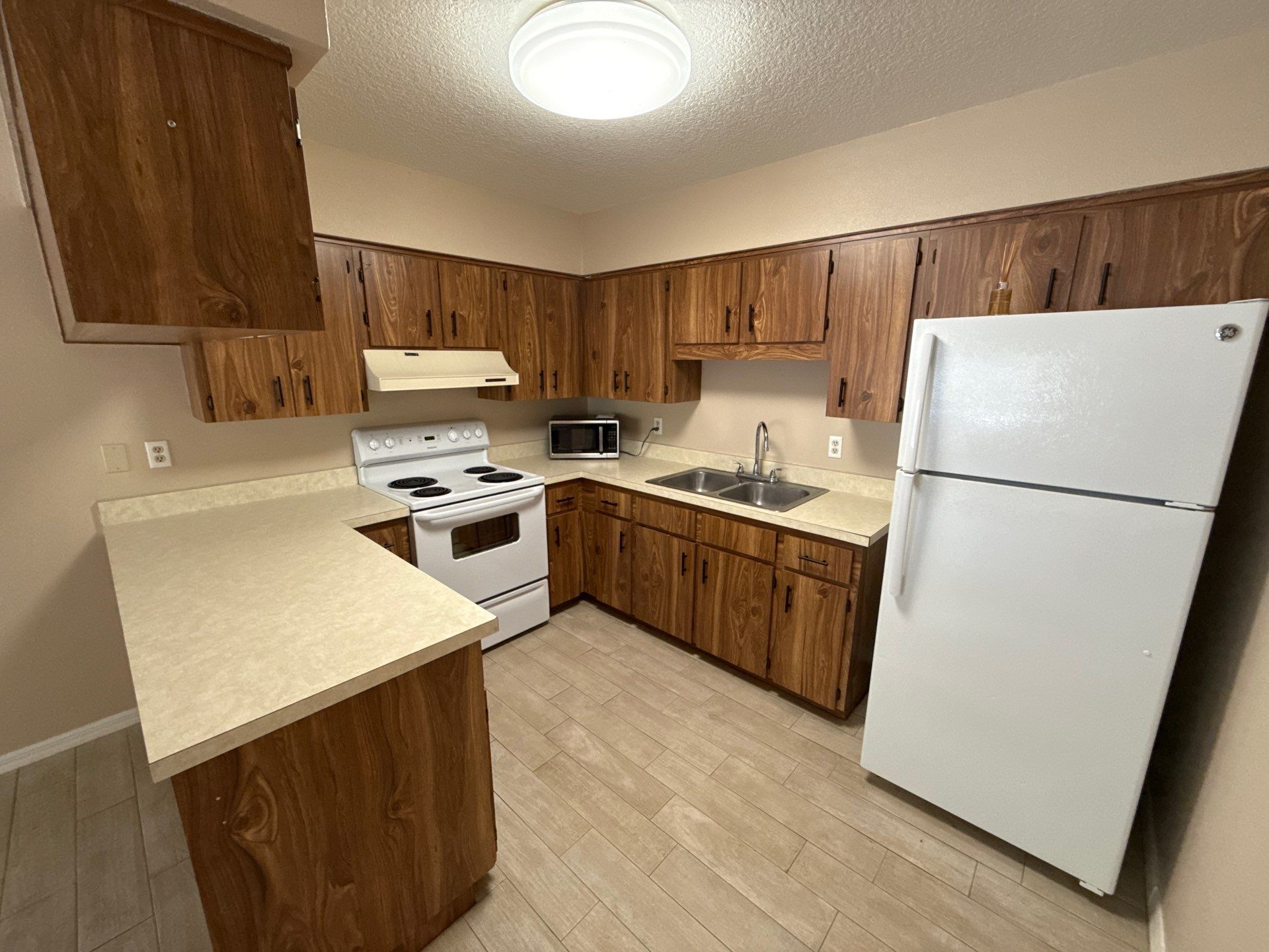 Building Photo - 2550 E Constance Ct