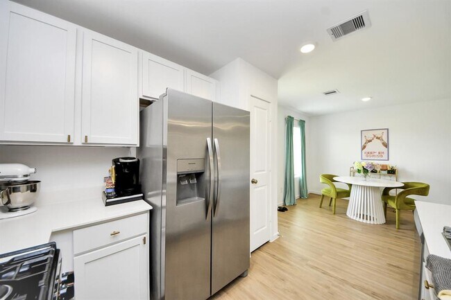 Building Photo - 21641 Balzola Ln
