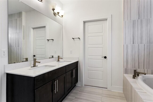 Building Photo - 9109 Moonstone Dr