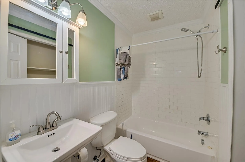 Building Photo - 103 Adams Ln