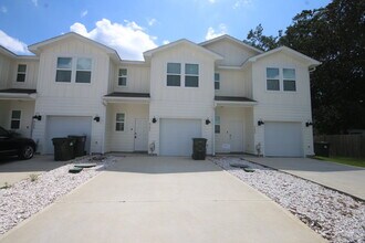 Building Photo - Pet-Friendly 3BR Townhome in Meadow Brook ...
