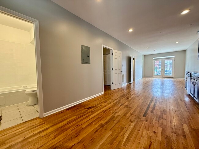 Building Photo - 3219 S Lituanica Ave