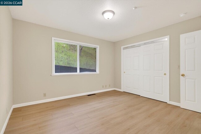 Building Photo - 261 Castle Hill Ranch Rd