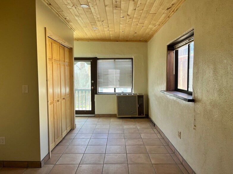 Building Photo - 410 Liebert St