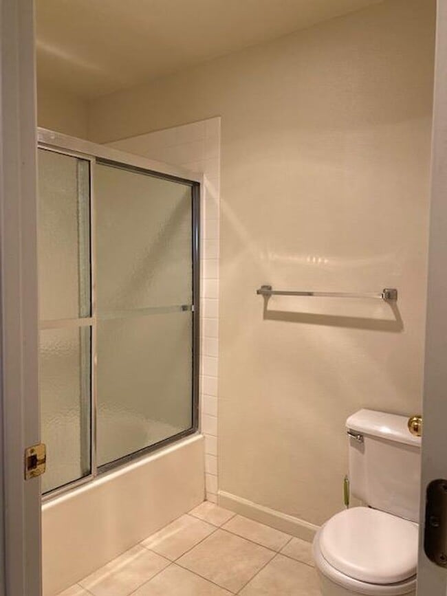 Building Photo - 15 Invincible Ct