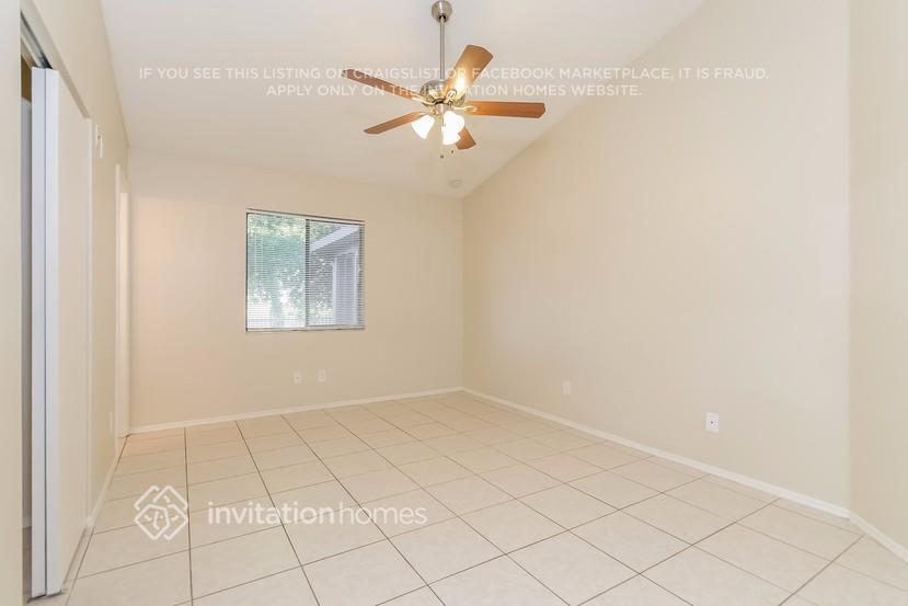 Building Photo - 203 N Lake Ct