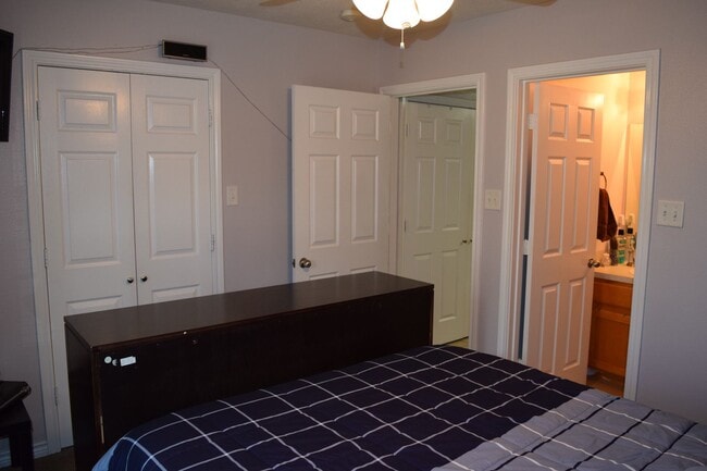 Building Photo - AUG PRE-LEASE! 3 Bed/3 Bath Duplex with Hu...