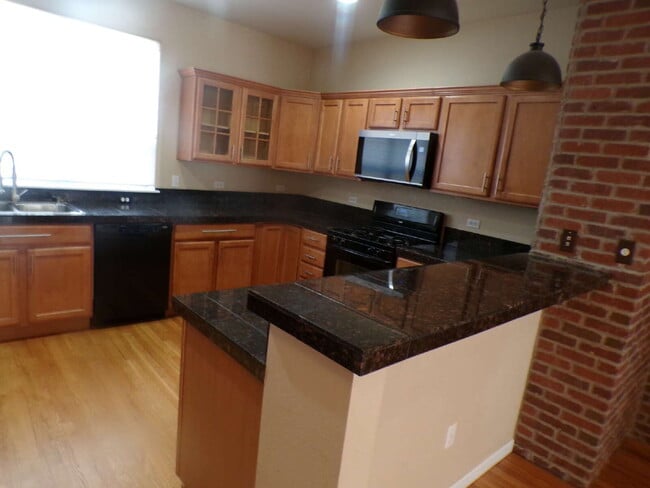 Building Photo - Belmar Townhome - 3 Bedroom, 3 Bathroom (70Vi)