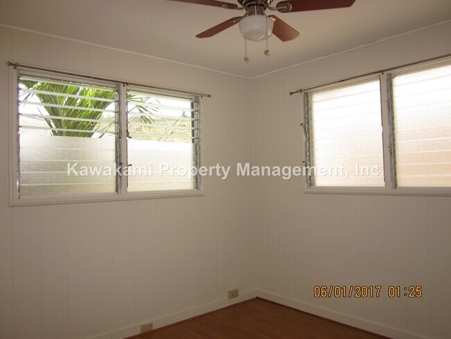 Building Photo - Spacious, convenient location home in Palolo Valley.
