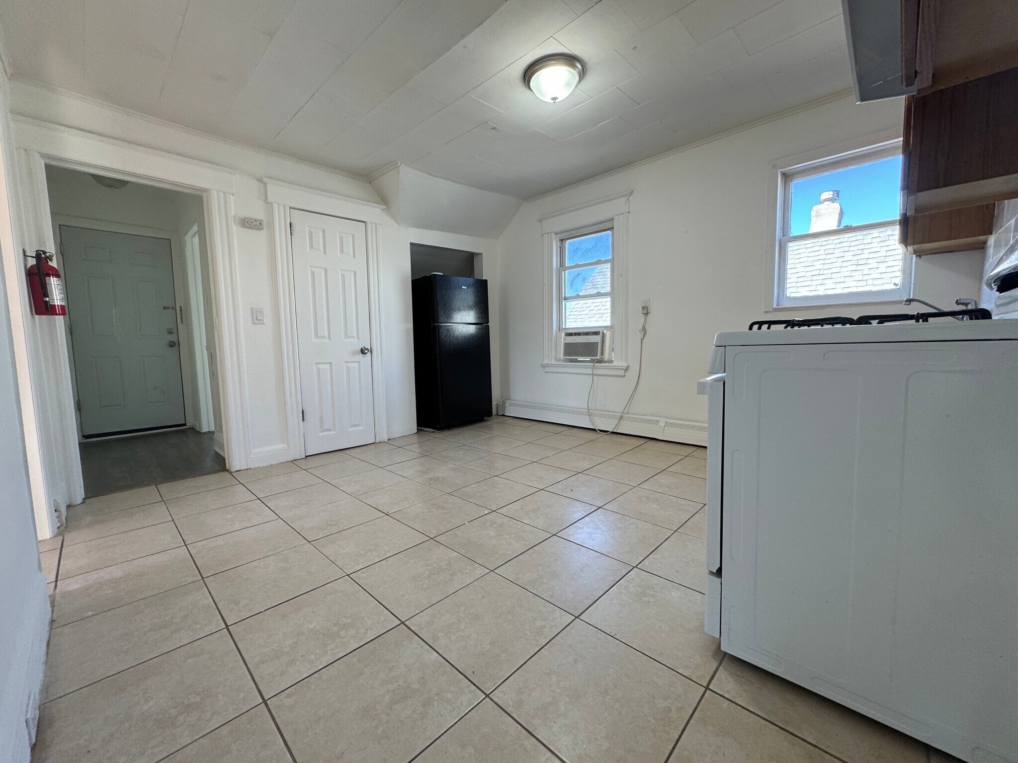 Building Photo - 82 E 18th St