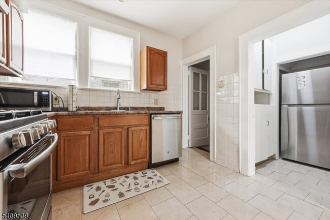 Building Photo - 57 Menzel Ave